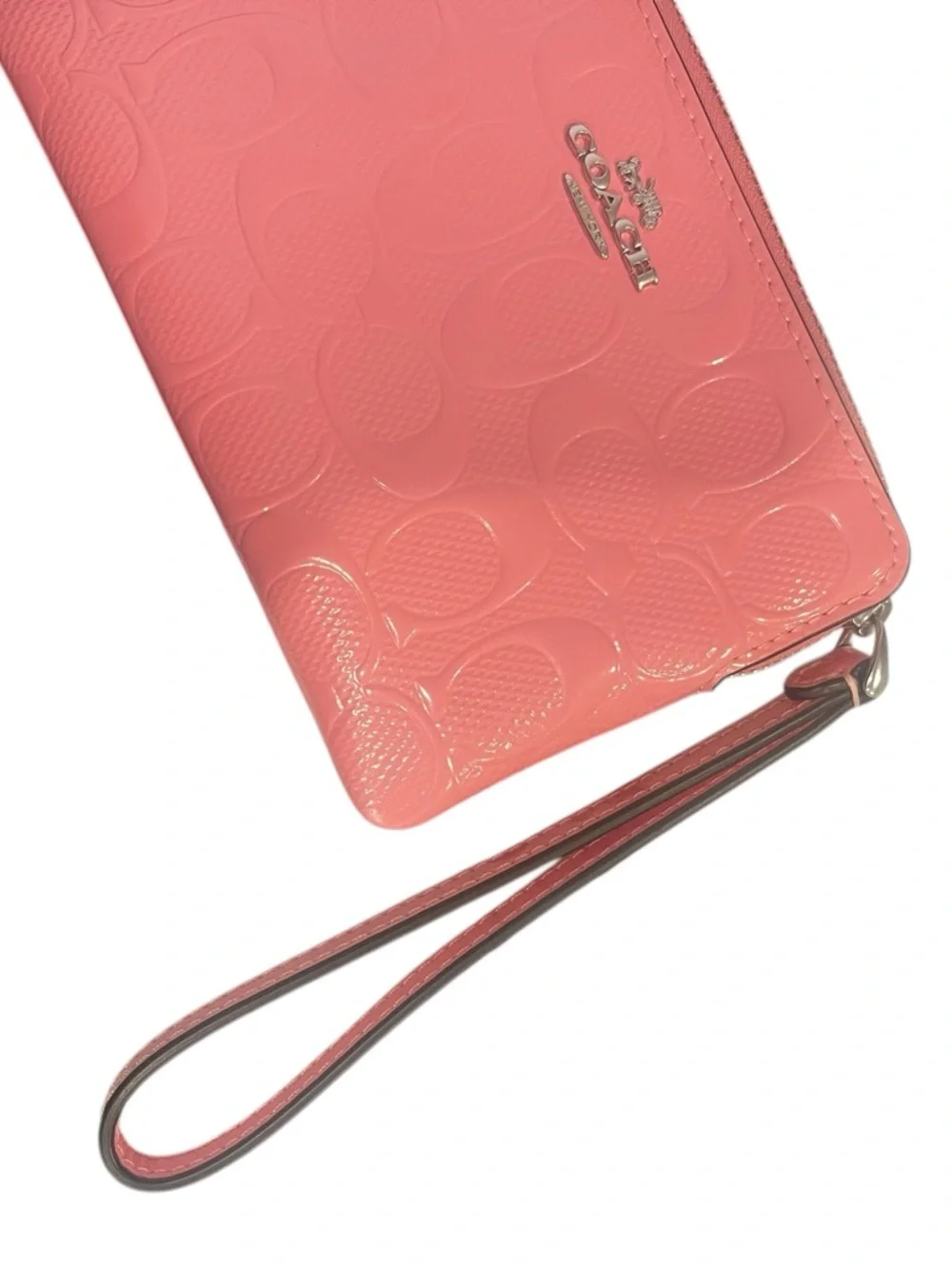 Coach NWT Patent Leather  Embossed Wristlet with Rainbow heart charm - Picture 4 of 12